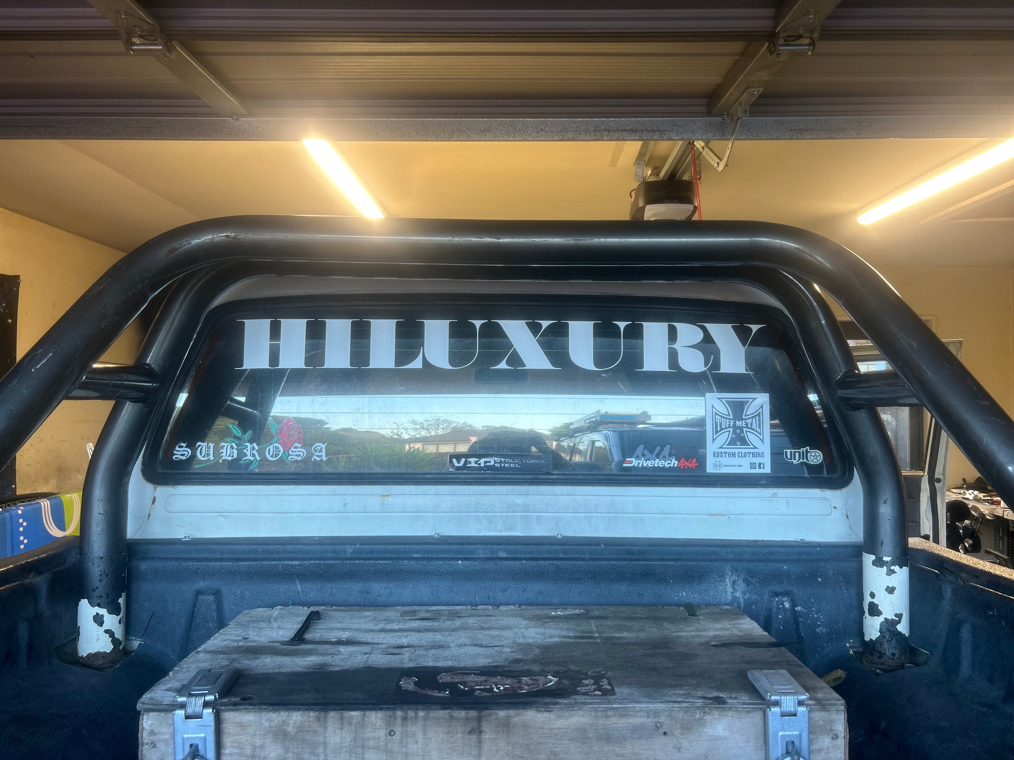 Hiluxury Window Banner